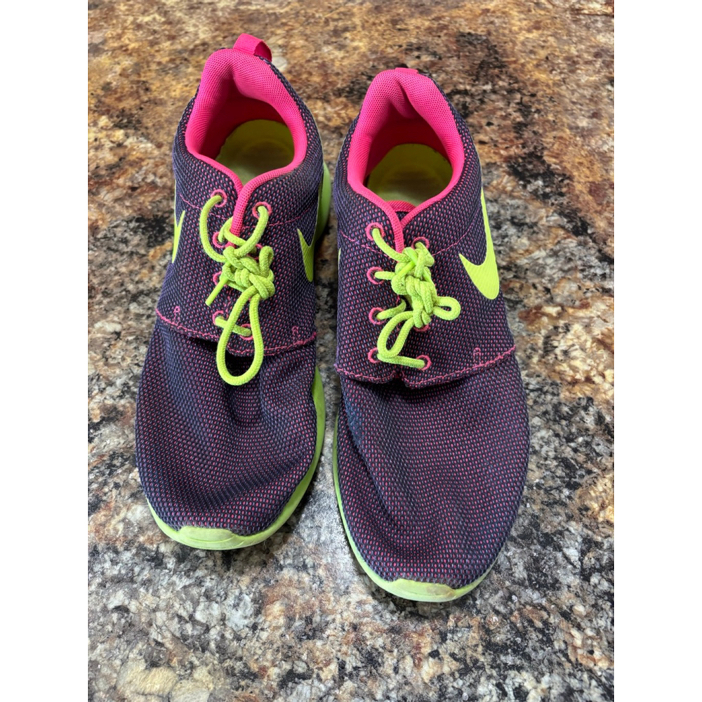 Nike Roshe One Women’s Sneakers - Picture 2 of 9